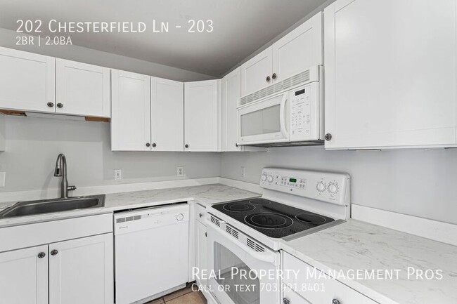 Building Photo - Stunningly Updated Condo in Stafford – Mov...