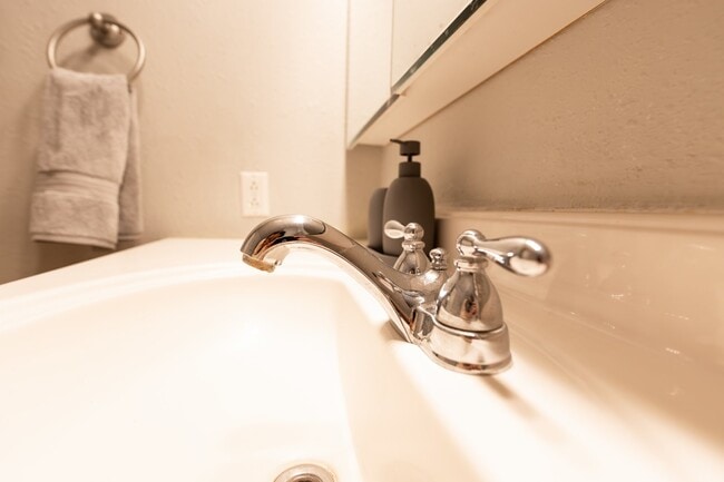 Building Photo - Hideaway House in Farmington, Executive Rental - Fully Furnished