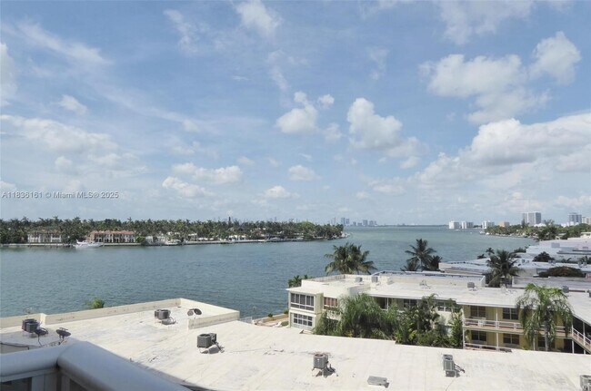 Primary Photo - 900 Bay Dr