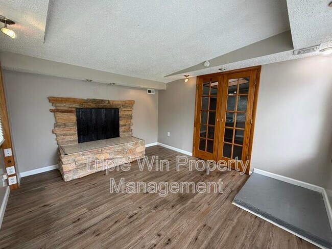 Building Photo - 810 St Anthony Ln