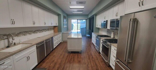 Building Photo - 6050 Gitana Ave