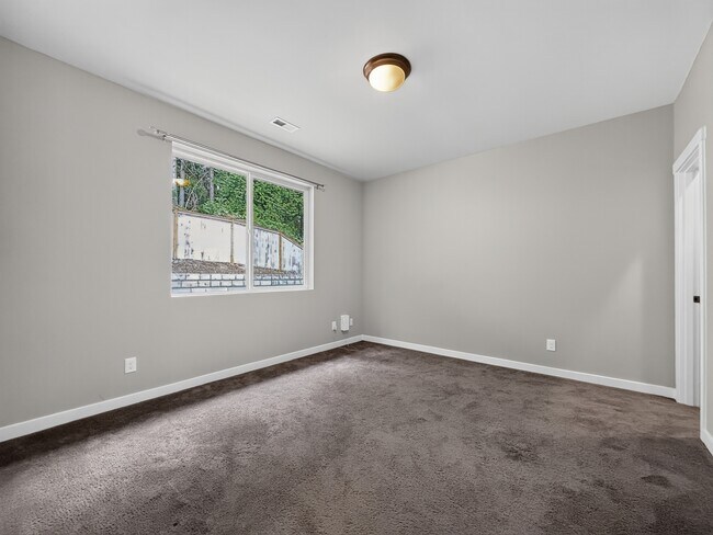 Building Photo - 15249 NE Woodland Pl