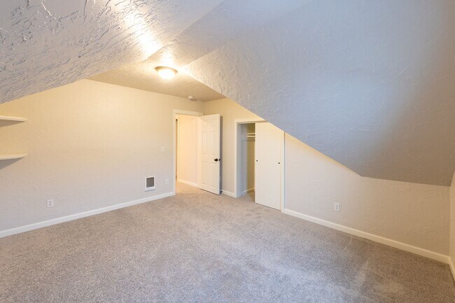 Building Photo - 425 N 7th Ave