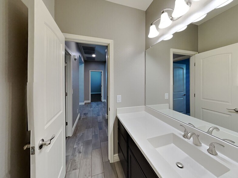 Building Photo - 22530 E Tierra Grande
