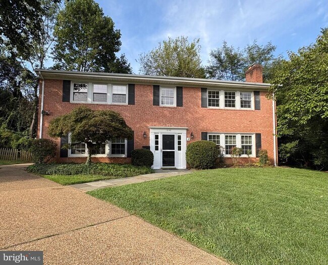 Building Photo - 1040 Warbler Pl