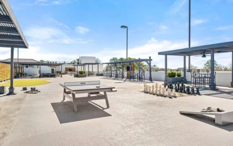 Building Photo - 705 Town Blvd