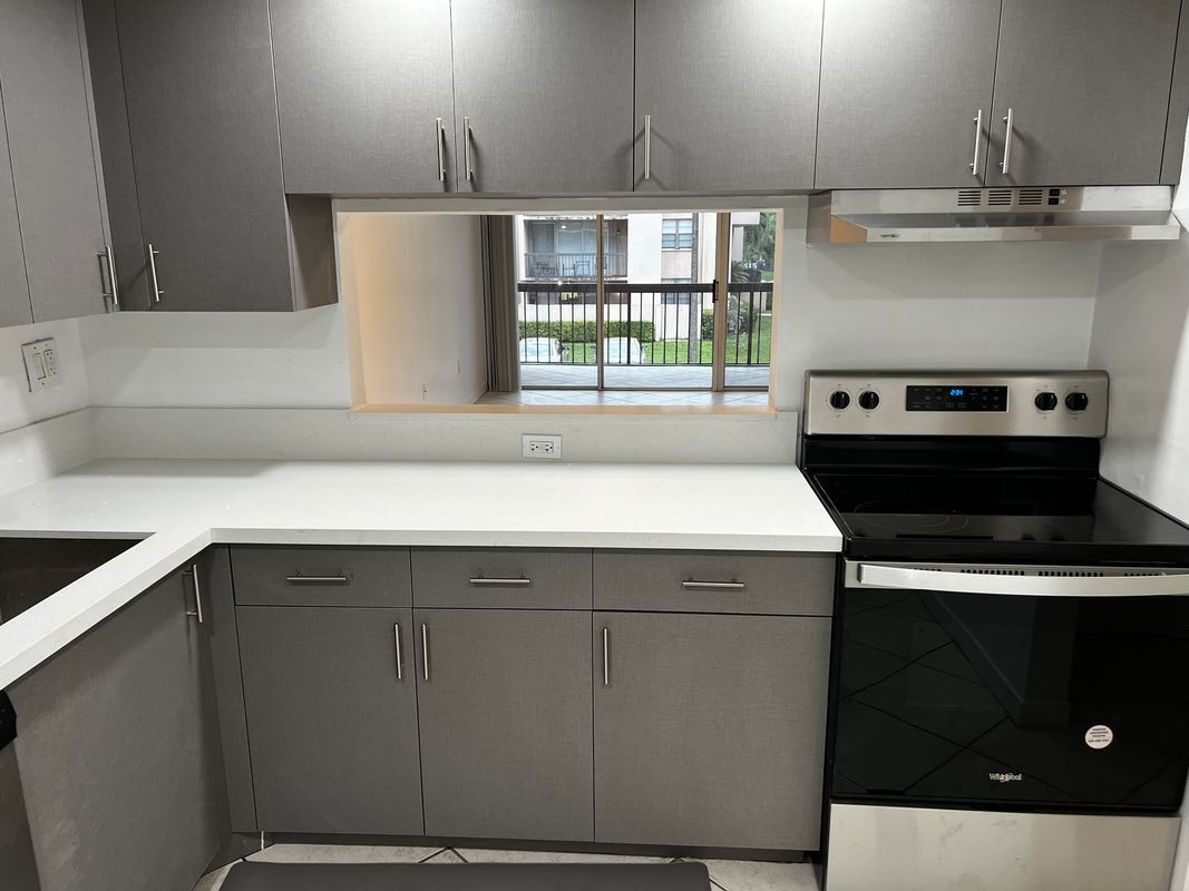 Building Photo - 10525 SW 112th Ave