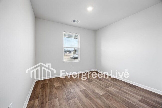 Building Photo - 1716 King Oaks Lp