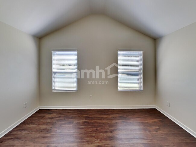 Building Photo - 306 Stable View Loop