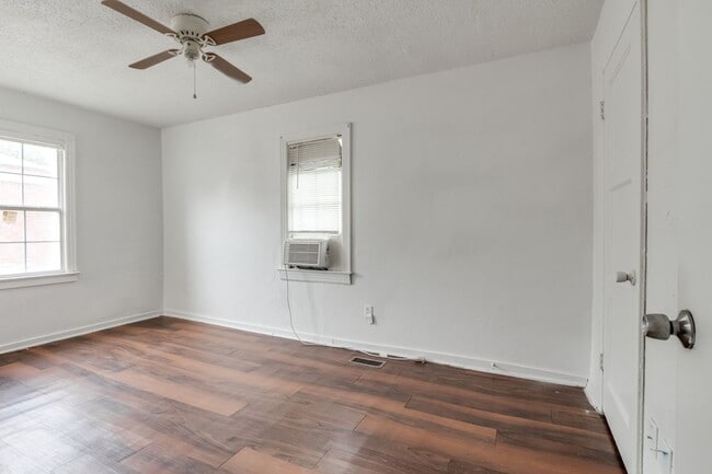 Building Photo - Remodeled three bed/one bath home in the heart of Carverdale