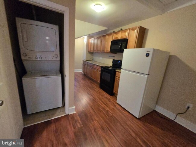 Building Photo - 133 E Mt Airy Ave