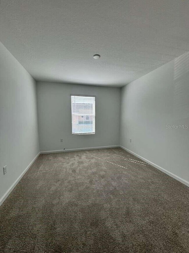 Building Photo - 9872 Walkway Dr