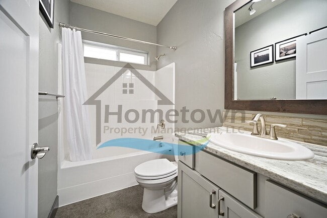 Building Photo - 3 Bedroom 2 Bathroom Home with Attached 3 Car Garage Available in Coeur d'Alene!