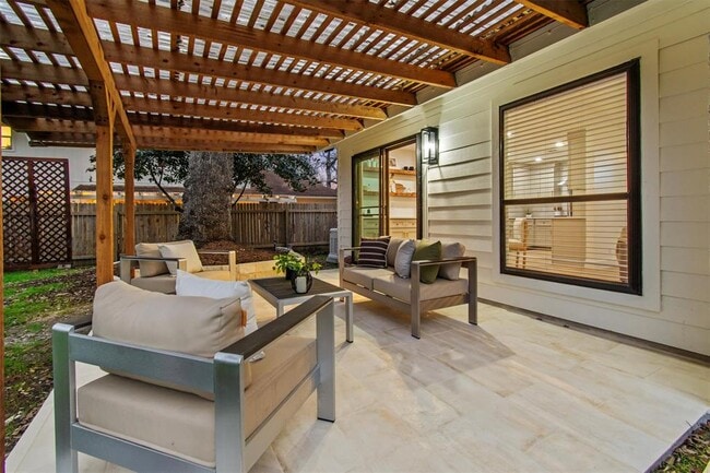 Building Photo - 5102 Summerset Trail