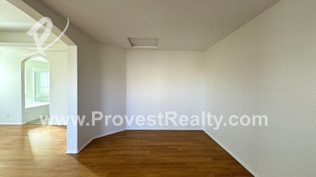 Building Photo - 4 Bed, 2.5 Bath Adelanto Home!!