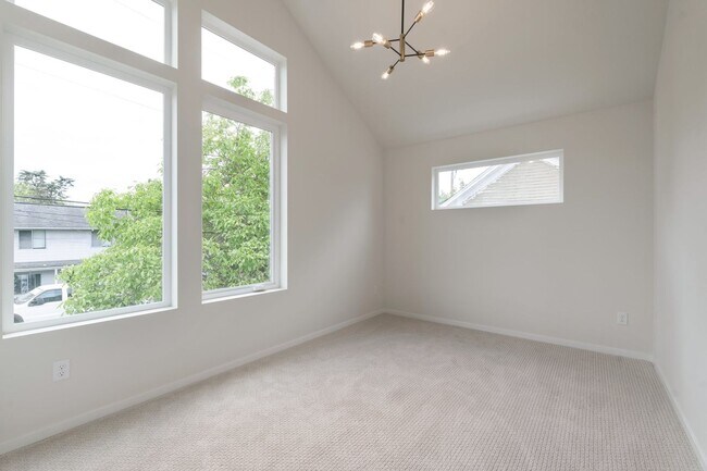 Building Photo - Beautiful new construction home in Pacific...