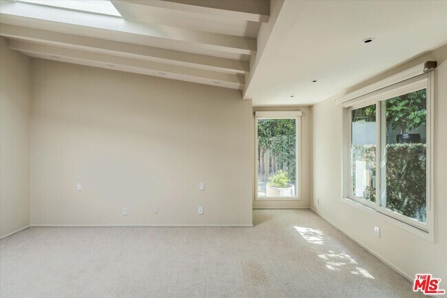 Building Photo - 2412 Canyon Oak Dr