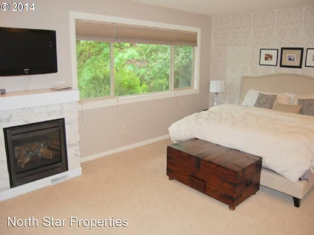 Building Photo - 4 br, 2.5 bath House - 9940 SW Terwilliger