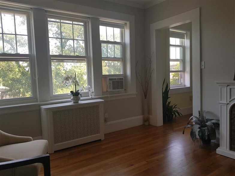 Building Photo - 22 Concord Ave