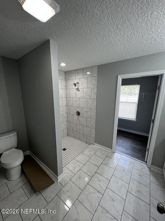 Building Photo - 11169 Thomas Dr