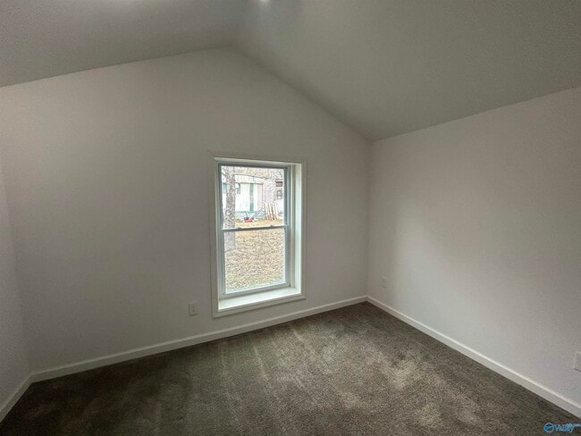 Building Photo - 614 Maple Rd