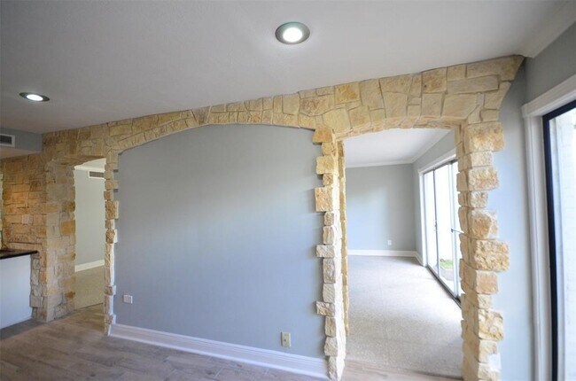 Building Photo - 9103 Braeburn Valley Dr