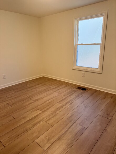 Building Photo - 811 Williams Lake Rd