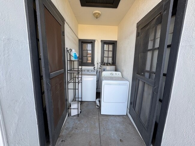 Building Photo - Coronado Historic District Duplex