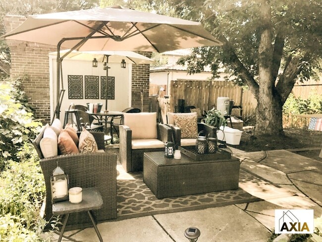 Building Photo - Downing