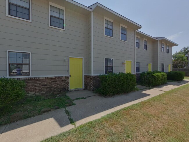 Primary Photo - 3227 S Illinois St