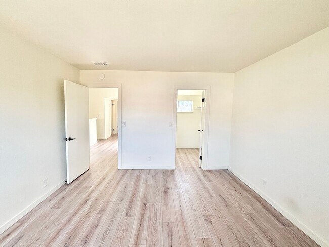 Building Photo - 437 Reed Way