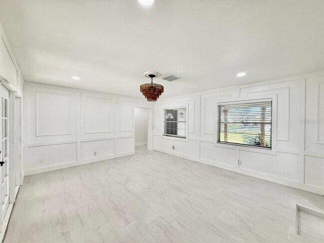 Building Photo - 15611 Walden Ave