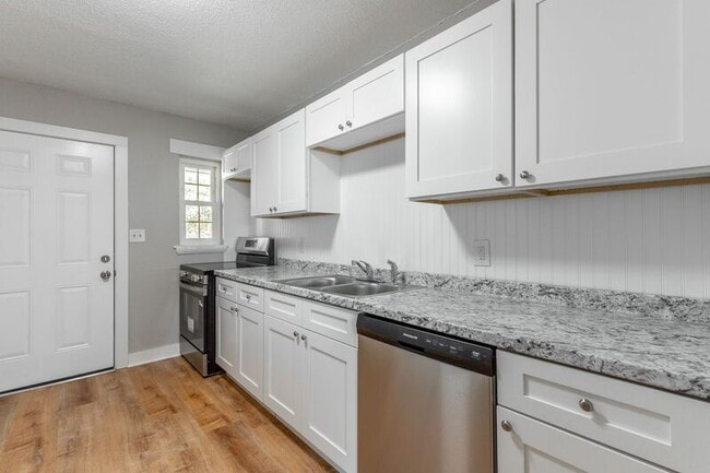 Building Photo - 1010 Glenwood Dr