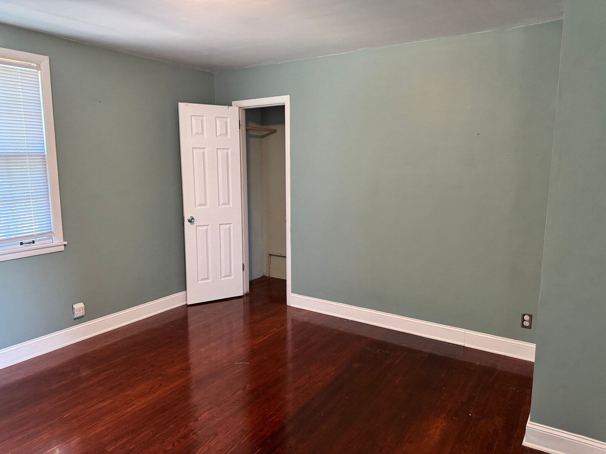 Building Photo - 446 Capri Dr