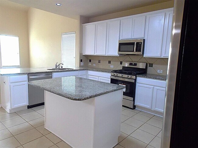 Building Photo - 6130 Carver Pines Dr