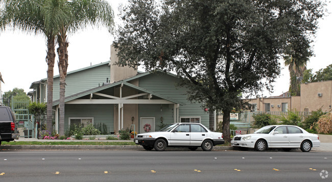 Building Photo - Villa Washington