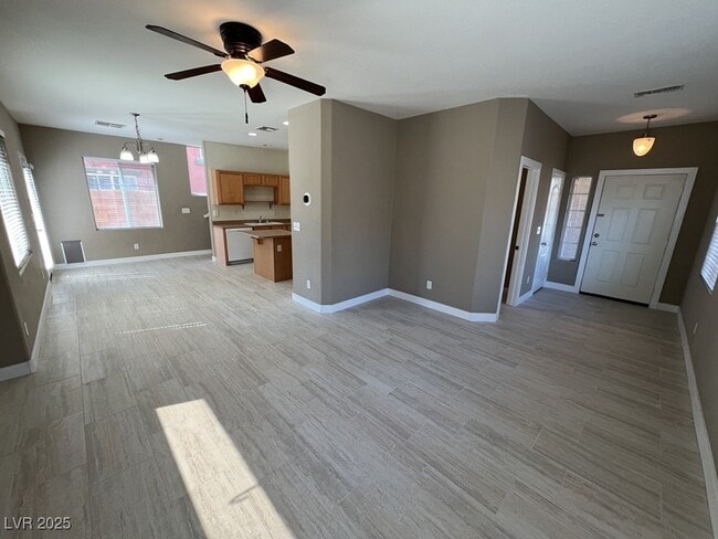 Building Photo - 733 Easter Lily Pl
