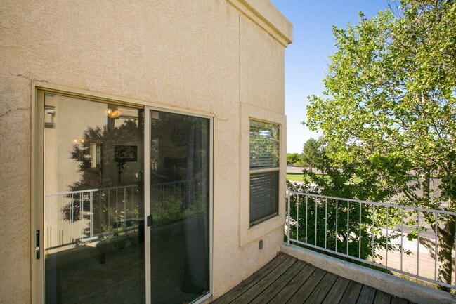 Building Photo - 6809 Medinah Ln NE