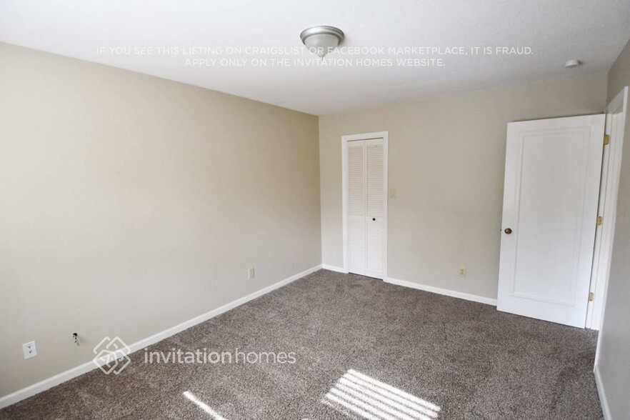 Building Photo - 7131 Hillside Ln