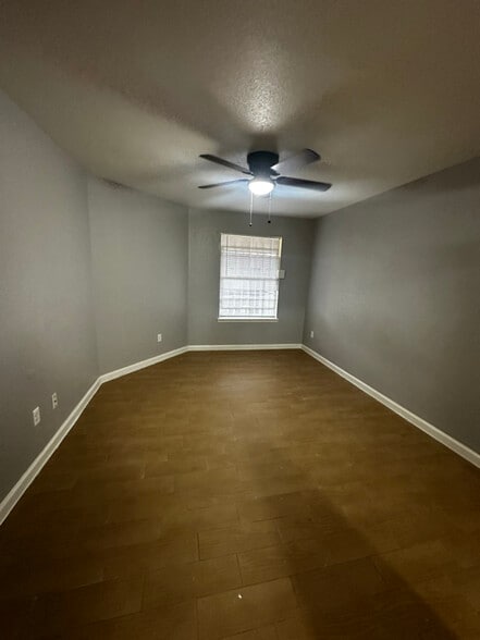 Building Photo - 9797 Leawood Blvd