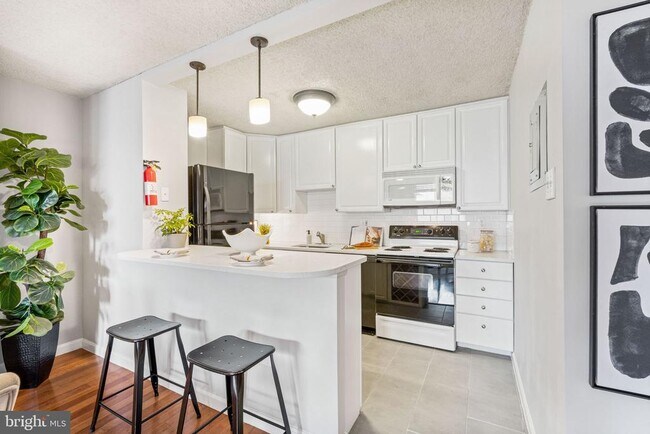 Building Photo - 1325 18th St NW