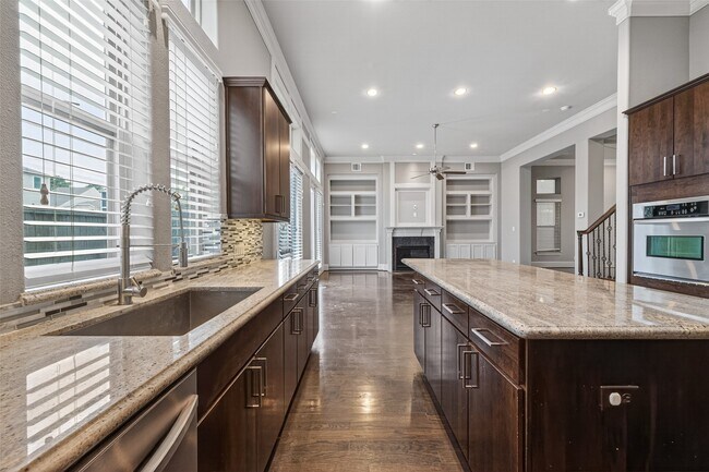 Building Photo - 10917 Upland Park