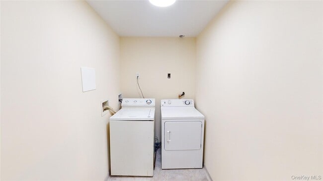 Building Photo - 90-09 68th Ave