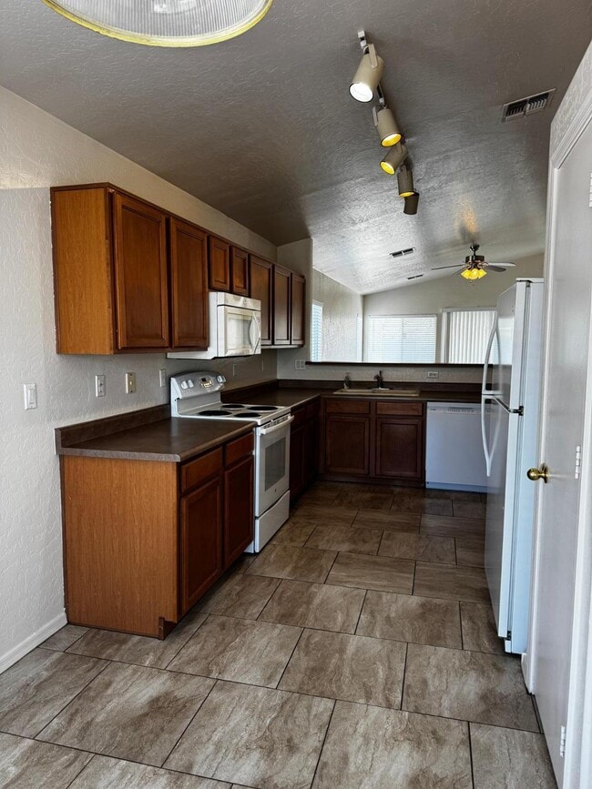 Building Photo - 14613 N 154th Ave