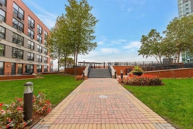 Building Photo - 102 Christopher Columbus Dr