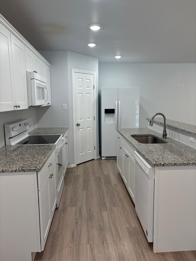 Building Photo - 5515 Kemper St