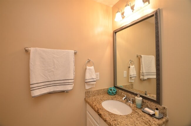 Building Photo - 2911 Meadowglen Cove