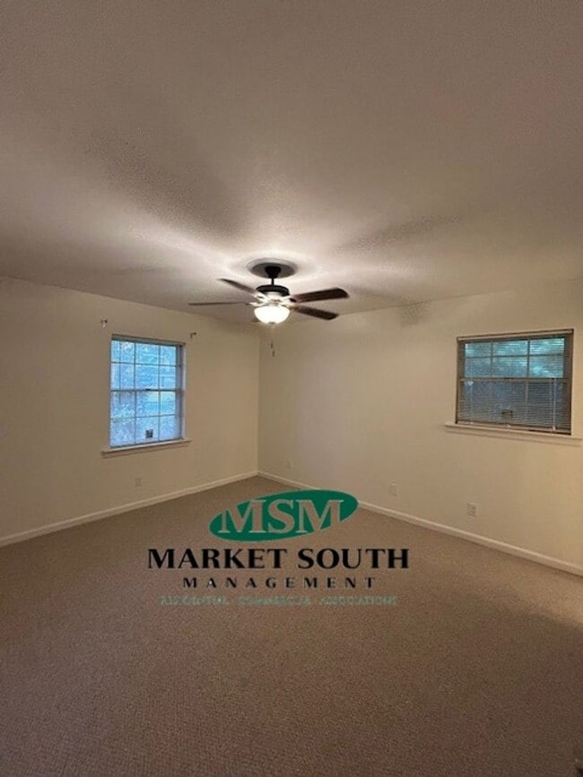 Building Photo - UPDATED MIDTOWN BEAUTY!!