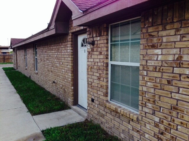 Building Photo - 3809 W Sarah Evans St