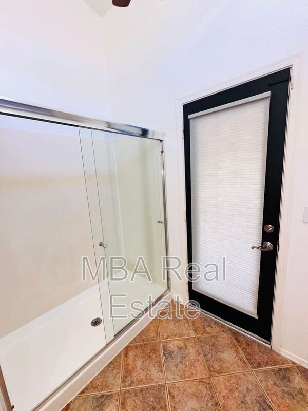 Building Photo - 4463 E South Fork Dr
